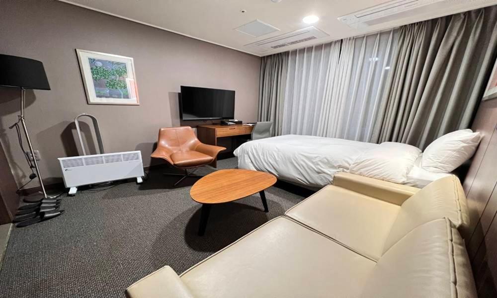 Raonstay In Perla Hotel Jinju Exterior photo