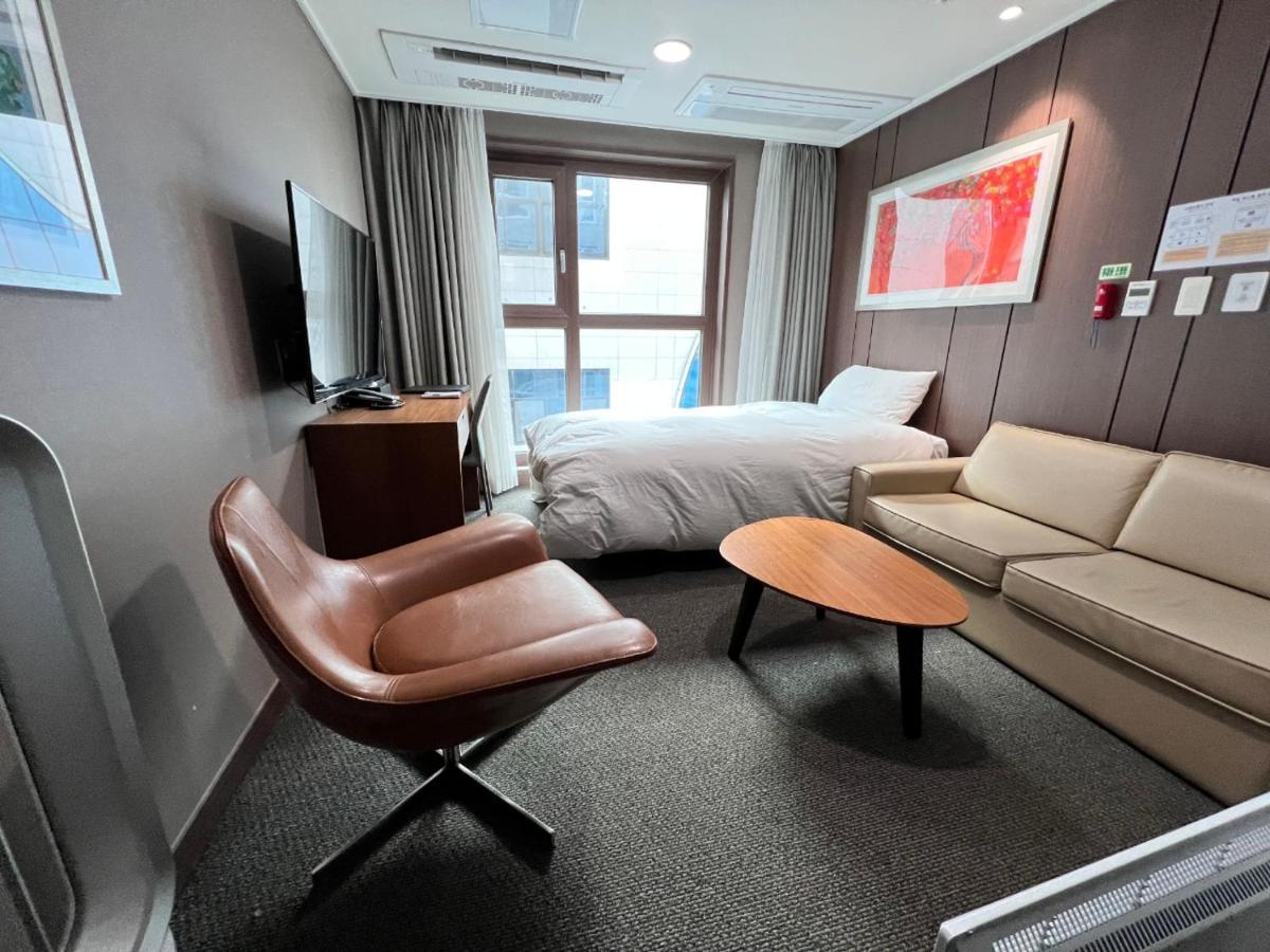 Raonstay In Perla Hotel Jinju Exterior photo