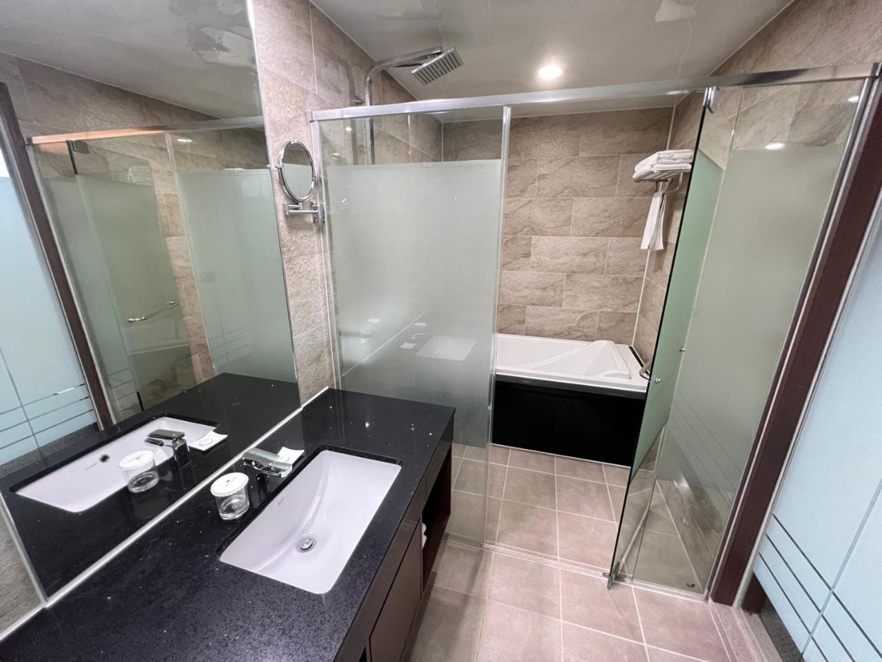 Raonstay In Perla Hotel Jinju Exterior photo